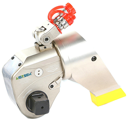 Large Bolts Hydraulic Torque Wrenches Are Fastened And Disassembled Using Aluminum Light Weight
