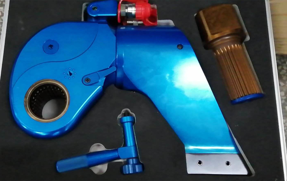 Large Bolts Hydraulic Torque Wrenches Are Fastened And Disassembled Using Aluminum Light Weight
